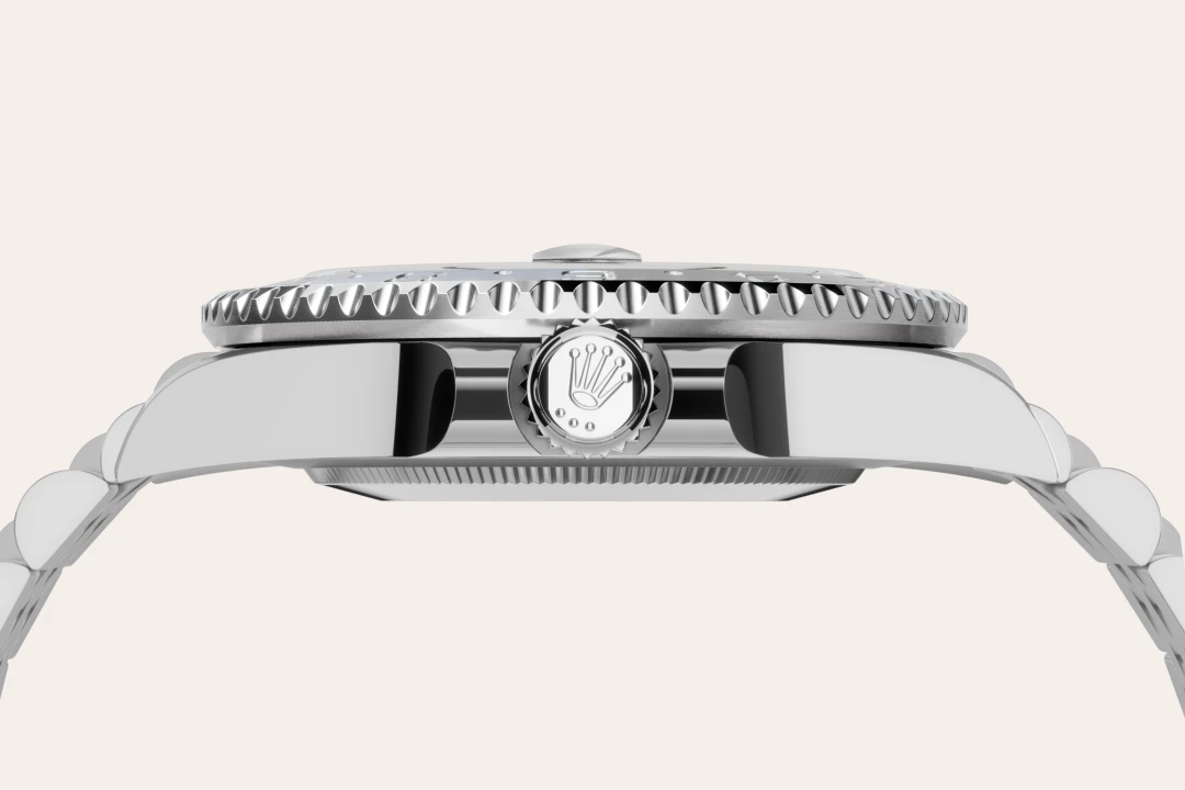 Rolex GMT-Master II en acier Oystersteel avec cadran noir, lunette tournante bidirectionnelle, bracelet Jubilee, m126710blnr-0002 - Goldfinger Rolex GMT-Master II en acier Oystersteel avec cadran noir, lunette tournante bidirectionnelle, bracelet Jubilee, m126710blnr-0002 - Goldfinger
