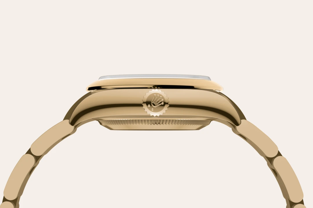 Rolex Oyster Perpetual 28 in yellow gold with a Green stone dial, domed bezel, and Oyster bracelet, m276208-0002 - Goldfinger Rolex Oyster Perpetual 28 in yellow gold with a Green stone dial, domed bezel, and Oyster bracelet, m276208-0002 - Goldfinger