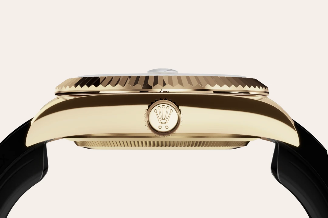 Rolex Sky-Dweller in yellow gold with a Intense white dial, fluted bezel, and Oysterflex bracelet, m336238-0003 - Goldfinger Rolex Sky-Dweller in yellow gold with a Intense white dial, fluted bezel, and Oysterflex bracelet, m336238-0003 - Goldfinger