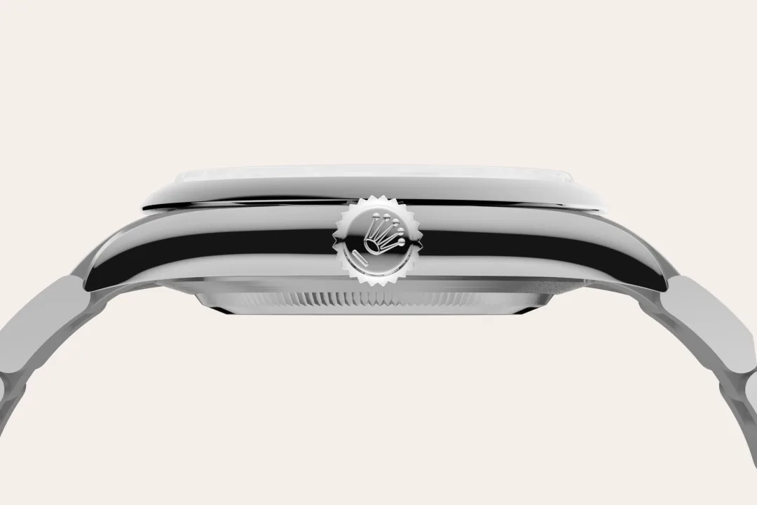 Rolex Oyster Perpetual in Oystersteel, m134300-0006 - Goldfinger